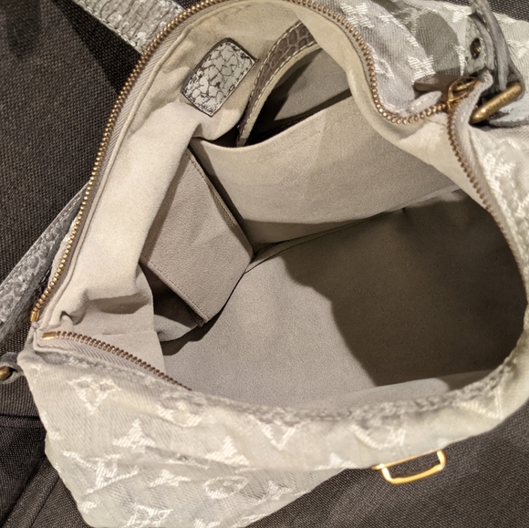 Louis Vuitton: Denim Slightly LV Monogram Hobo Bag (with Crossbody Strap) - Picture 11 of 12